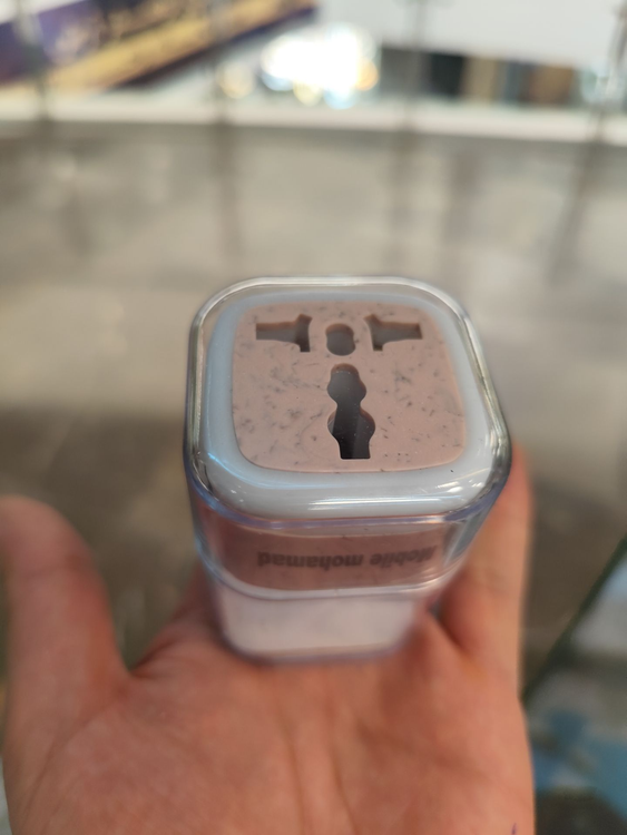 صورتی رگه دار